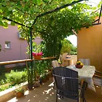 House 2106 Nyaraló