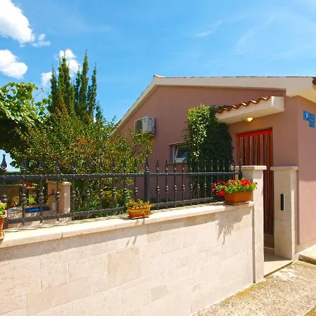 House 2106 Nyaraló Vodnjan